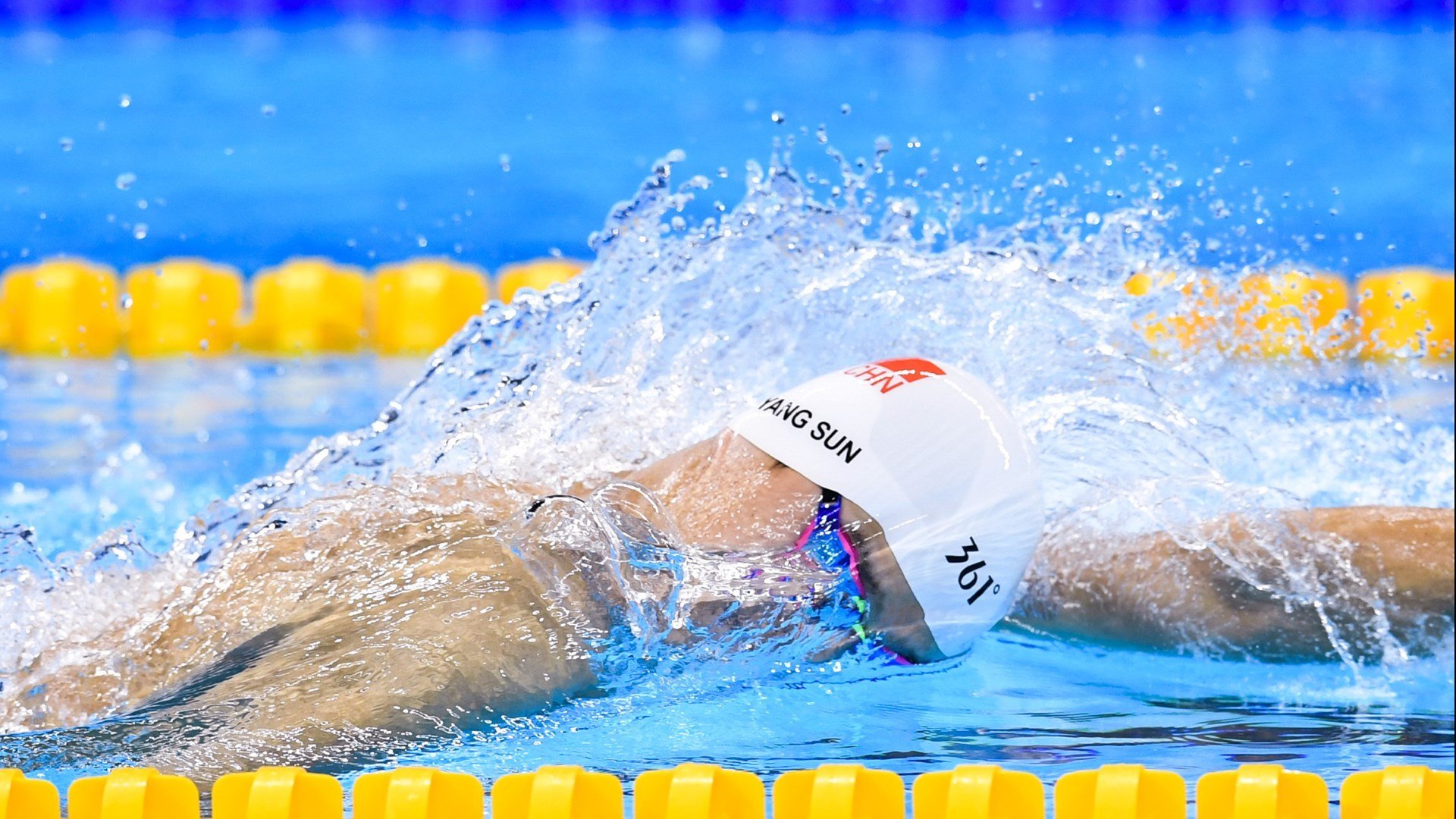 跨越疆界的胜利，马赛的绿茵凯歌与基耶萨的篮球神话