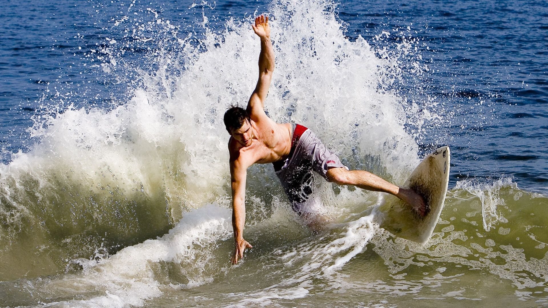 从格鲁吉亚到广州,当克瓦拉多纳在欧冠闪耀,我们想起那记绝杀伊朗的东方弧线