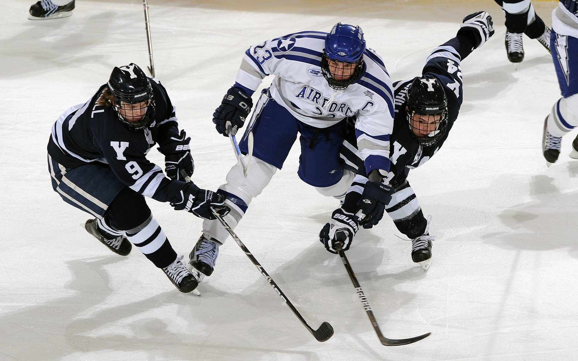 西甲国家德比之夜，布克表现堪称教科书，篮球智慧如何照亮足球殿堂？